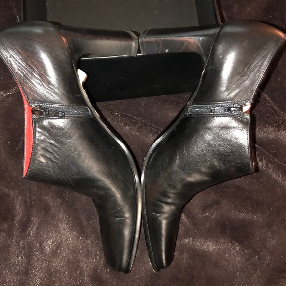 Anne Klein Side ZIP Black Leather Bootie-Size 8M - Picture 2 of 2